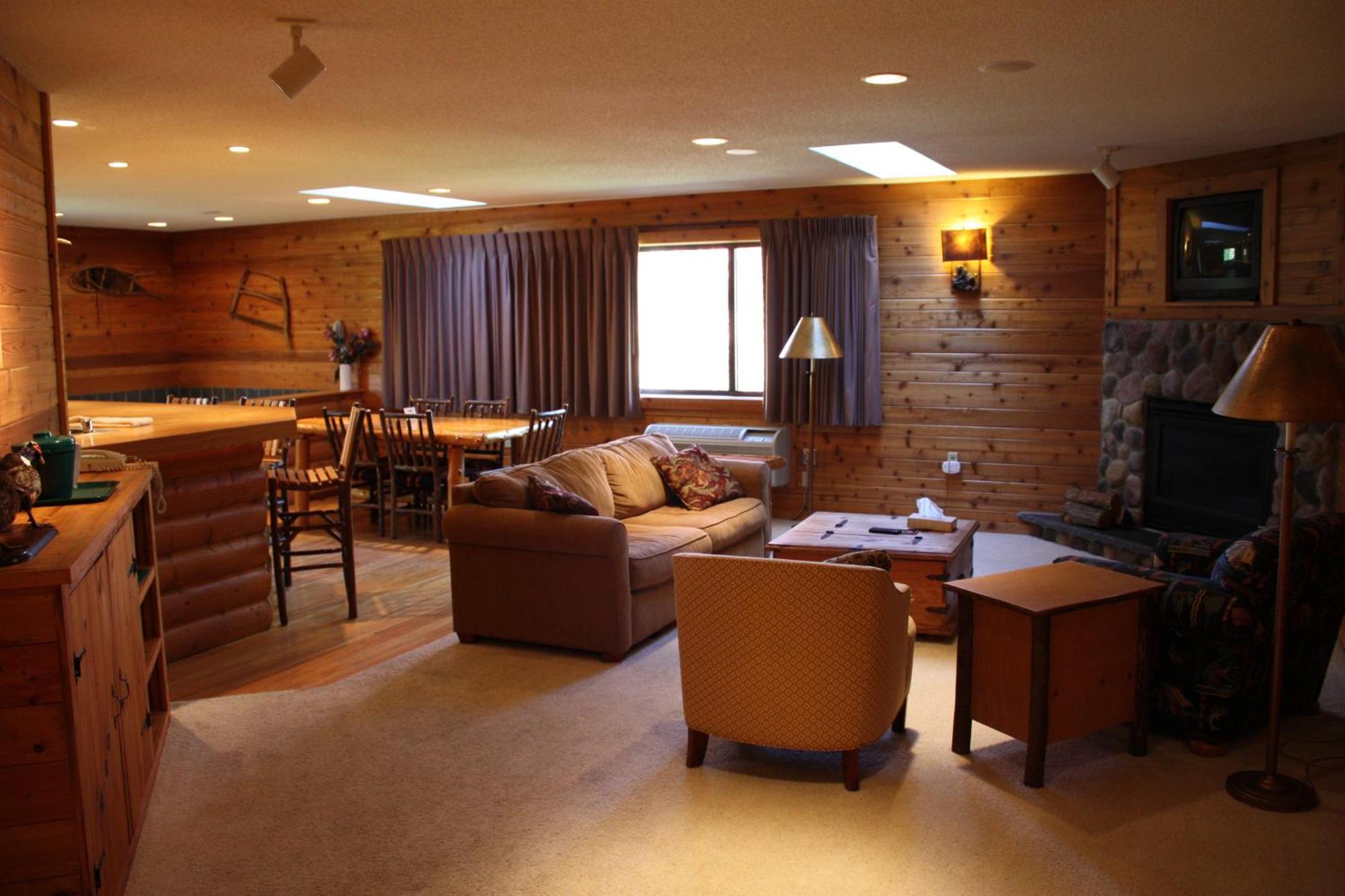 The Lodge At Crooked Lake Siren Room photo