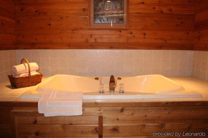 The Lodge At Crooked Lake Siren Room photo