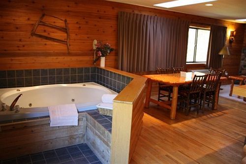The Lodge At Crooked Lake Siren Exterior photo