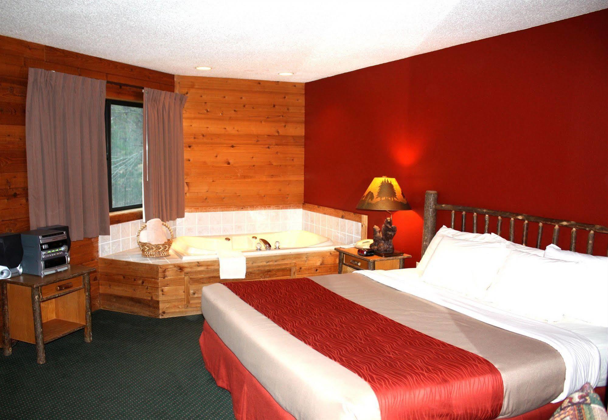 The Lodge At Crooked Lake Siren Exterior photo